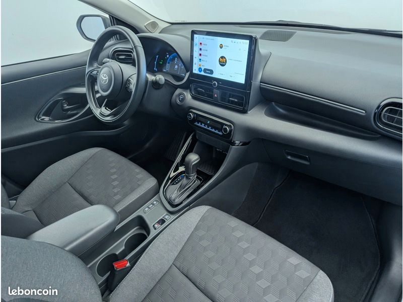 Toyota Yaris Hybride 116h Design MY25 (image 8)