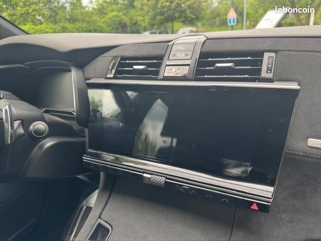 DS 7 Crossback 1.6 225 CV EAT8 Performance Line + {SUIVI ENTRETIEN COMPLET - CAMERA ATTELAGE} (image 19)