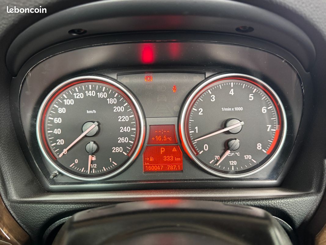 BMW SERIE 3 CAB E93 330i Luxe A (image 31)