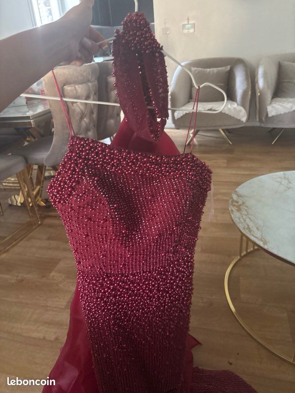 Robe de soirée rouge bordeaux brodée avec choker (T.38/40) (image 2)