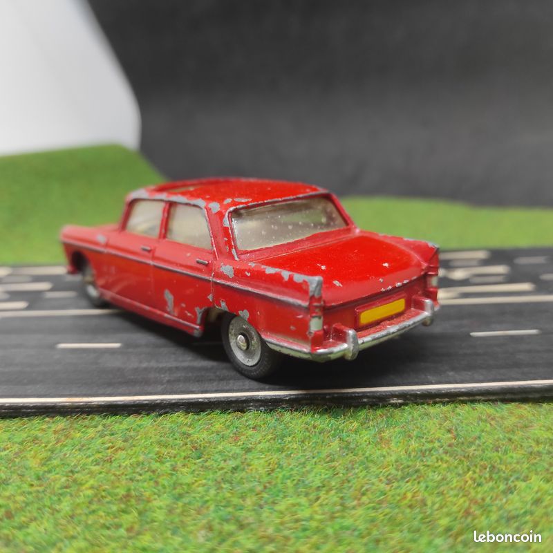 DINKY TOYS FRANCE - 536 - Peugeot 404 avec remorque monoroue et skis - En boite