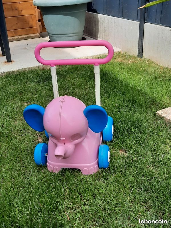 Trotteur élephant Clairbois,bon état, vintage,à chercher à domicile (image 1)