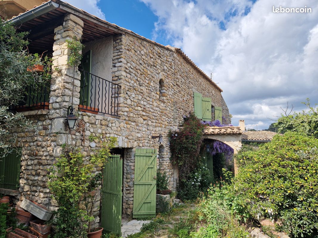 Maison 1 pièce 160 m² · à Vinsobres · 160 m² · 370 000 €