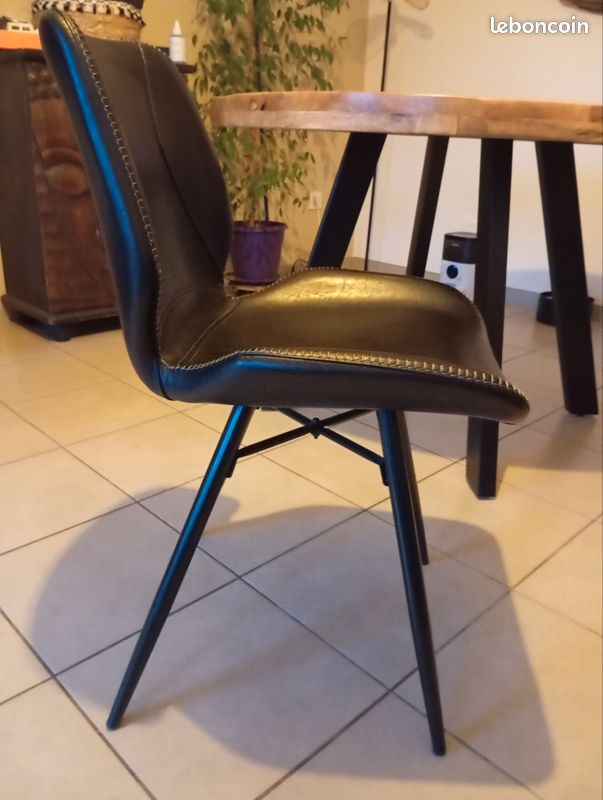 Table et 4 chaises (image 8)