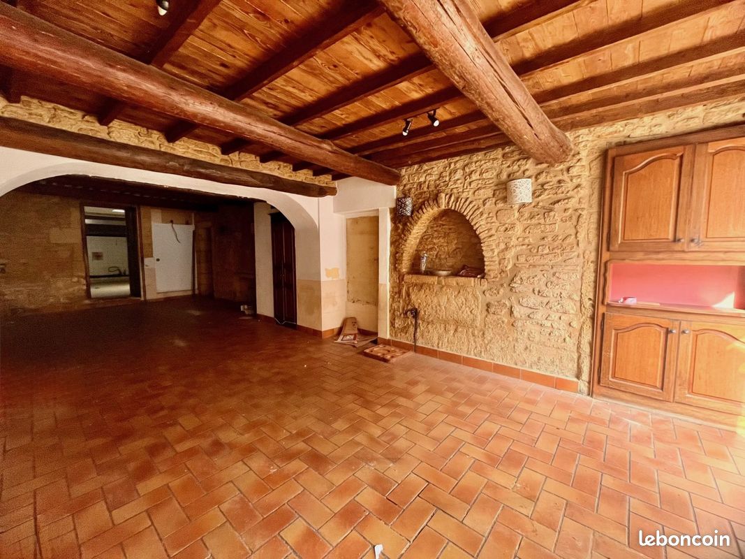 Immeuble 136 m² · à Remoulins · 136 m² · 92 000 €