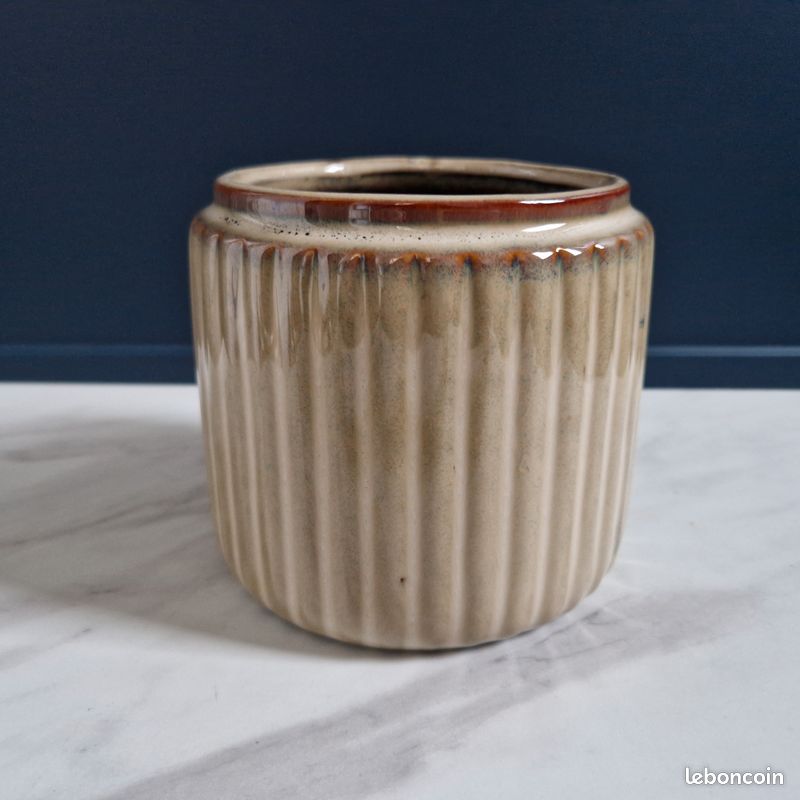 Cache pot en céramique (image 3)