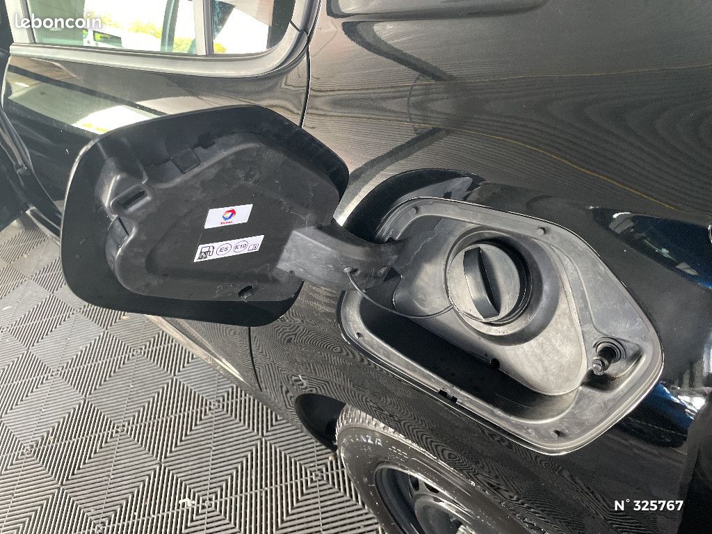 Peugeot 208 PURETECH 75 S&S BVM5 LIKE (image 24)