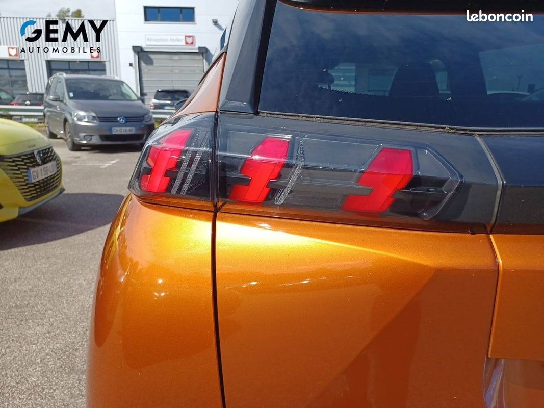PEUGEOT 2008 PureTech 130 S&S EAT8 Style (image 25)