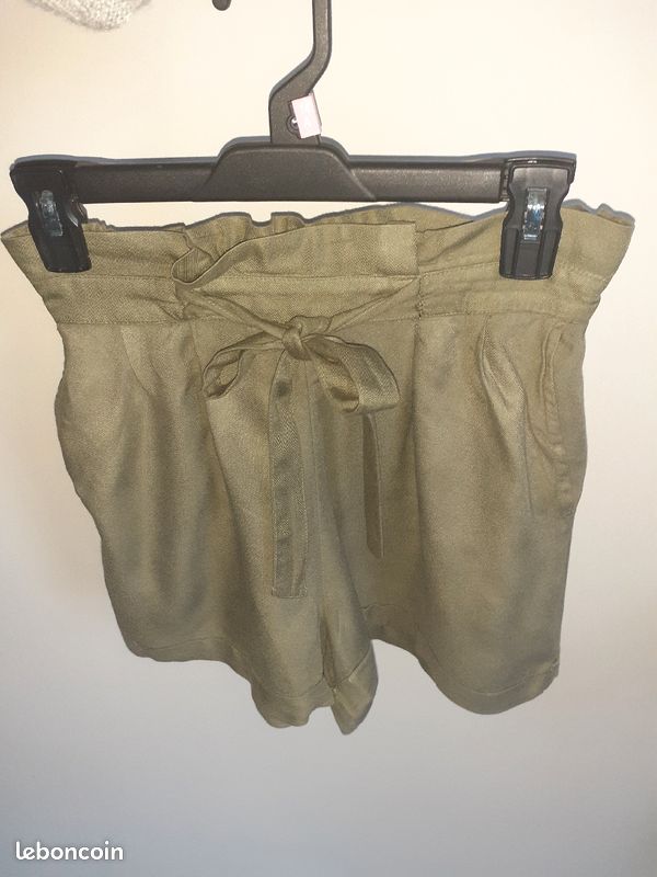 Short kaki femme (image 1)