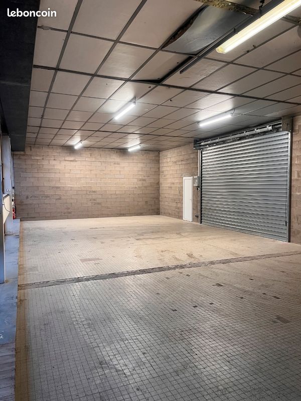 Box/garage 140m2 · à Le Syndicat · 400 €/mois