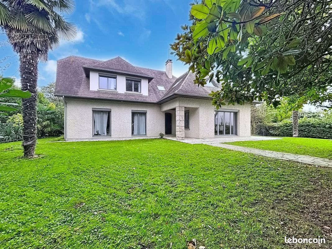 Maison 7 pièces 209 m² · à Agneaux · 209 m² · 499 000 €