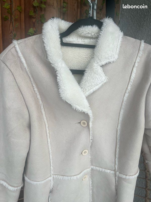 Manteau veste beige à boutons avec doublure en fourrure intérieure, taille 40 (91/94 cm) (image 1)