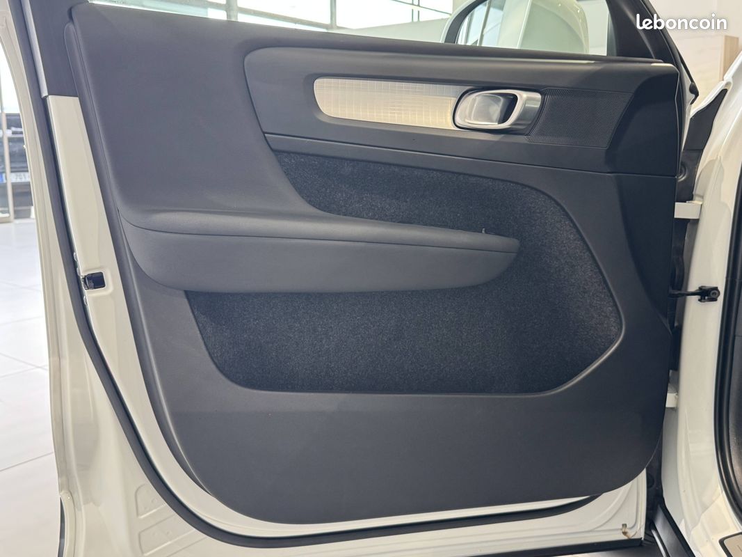 VOLVO XC40 T4 Recharge 129+82 ch DCT7 Start (image 11)