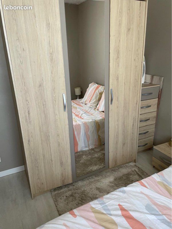 Chambre complete a vendre – lit double + armoire + comm0des (image 2)