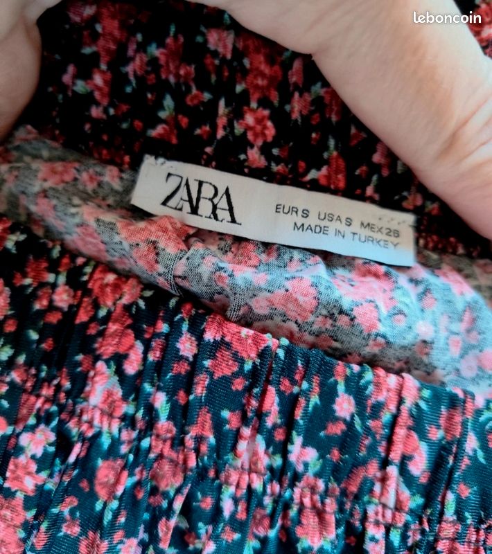 Jupe courte plissée florale Zara TS Rouge et noire (image 7)