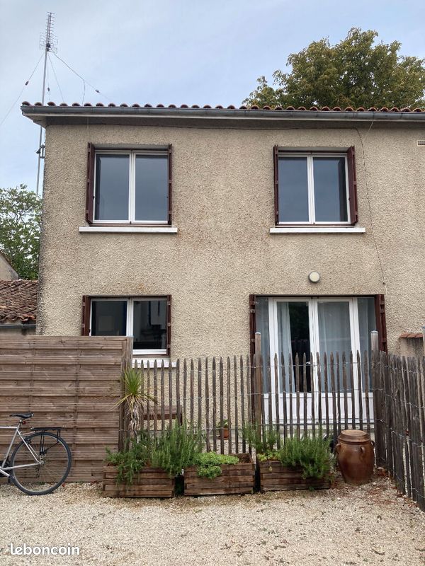 Maison 3 pièces 71 m² · à Croix-Chapeau · 71 m² · 885 €/mois