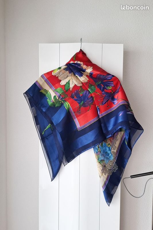 Foulard Carré En Soie Vintage Motif Bouquet De Fleurs - Multicouleur, Accessoire Femme