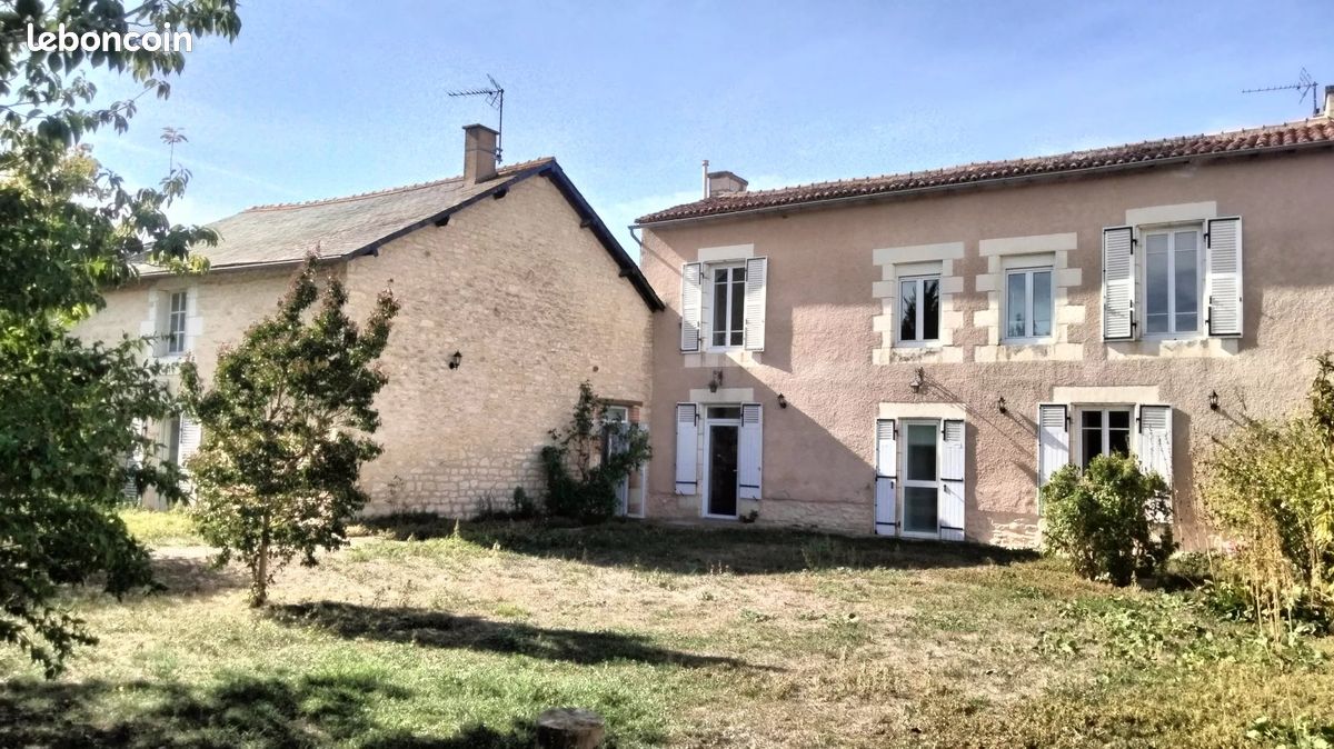 Immeuble 8 pièces 216 m² · à Neuville-de-Poitou · 216 m² · 275 000 €