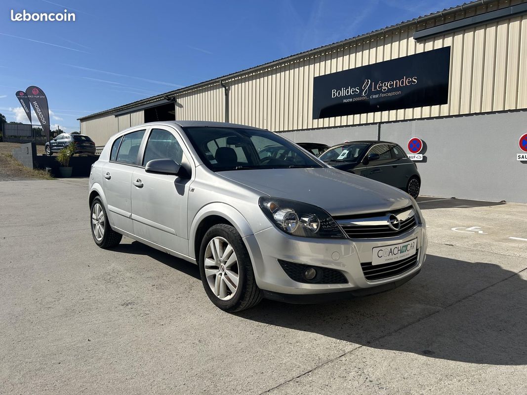 OPEL ASTRA 1.9 CDTI 120 Magnetic (image 2)