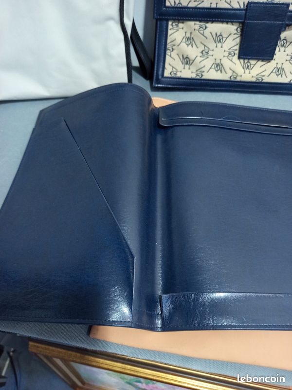 Pochettes et sac en tissu et simili Peut-être vendu séparément