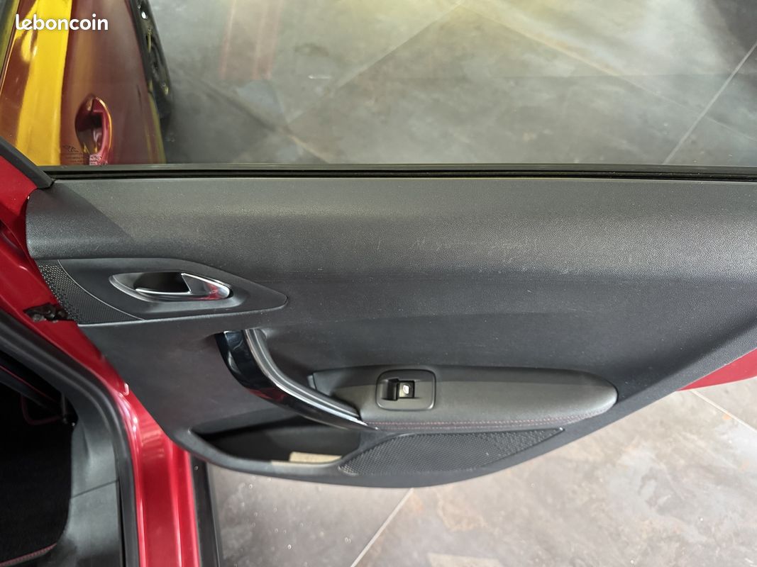 Peugeot 2008 1.6 BLUEHDI 100CH GT-LINE PLB AUTO (image 19)