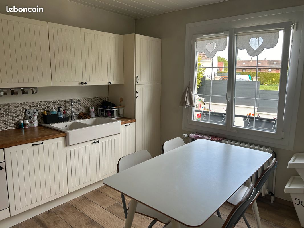 Ensemble table et 4 chaises hautes (image 2)