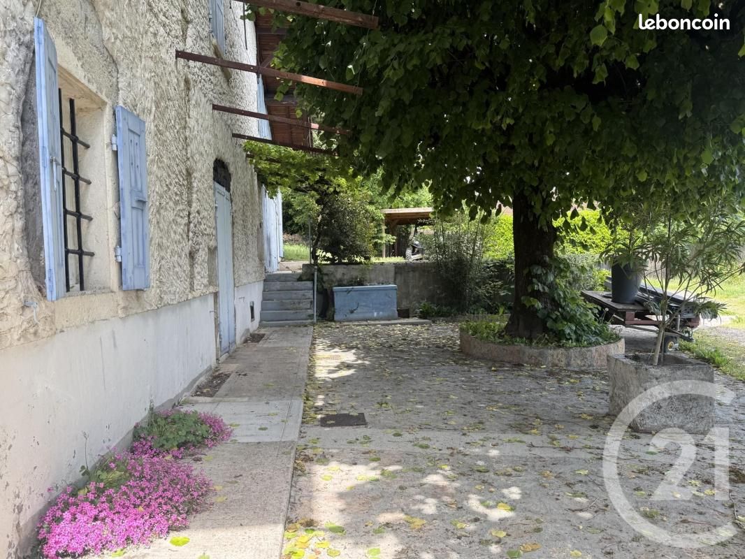 Maison 7 pièces 176 m² · à Biviers · 176 m² · 690 000 €