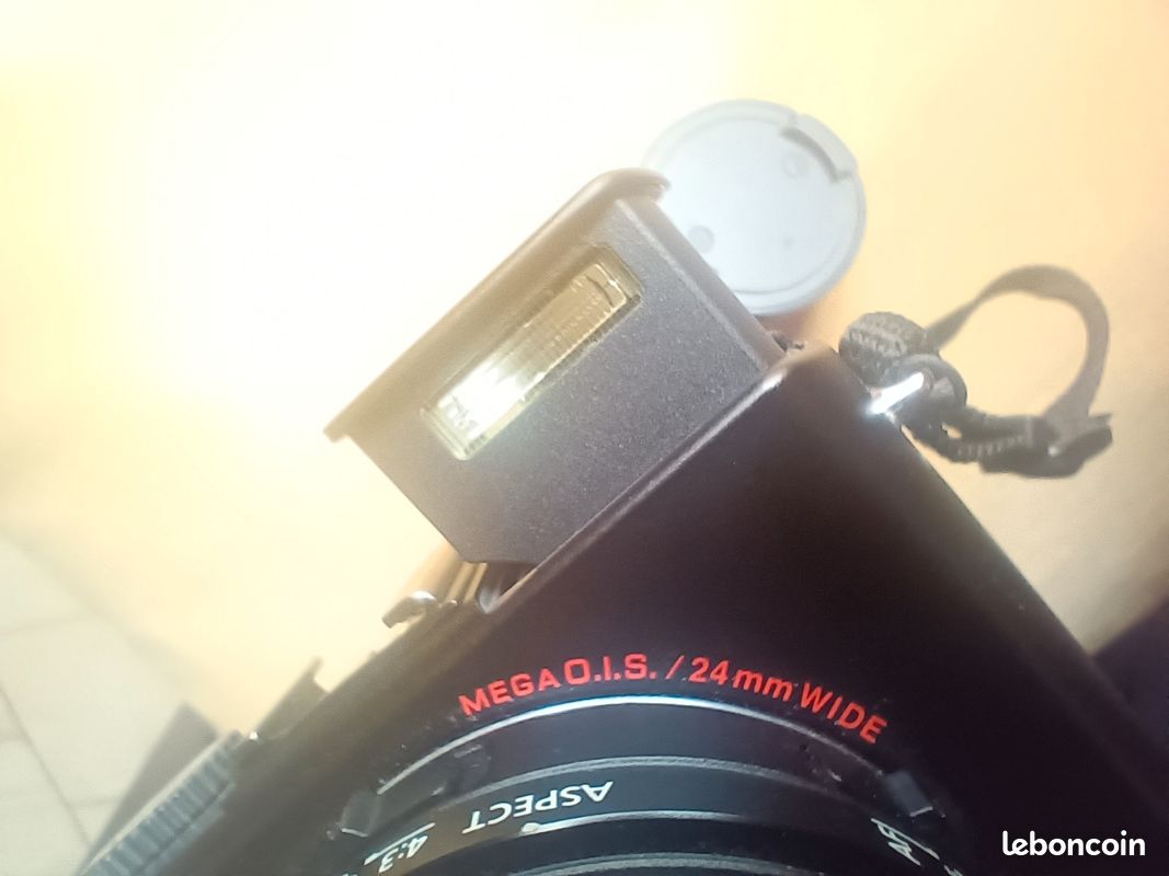 Appareil Photo Panasonic Lumix DMC-LX3 Noir - Zoom Optique 2.5x, Occasion 80-85% Neuf