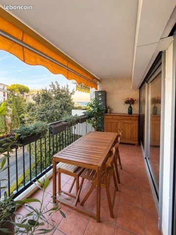 Parking 64 m² · à Nice · 63,7 m² · 379 000 €