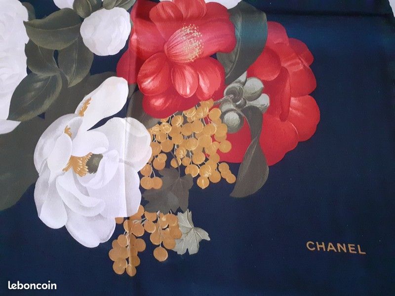 Carré Chanel Raisins et Camélias (image 2)