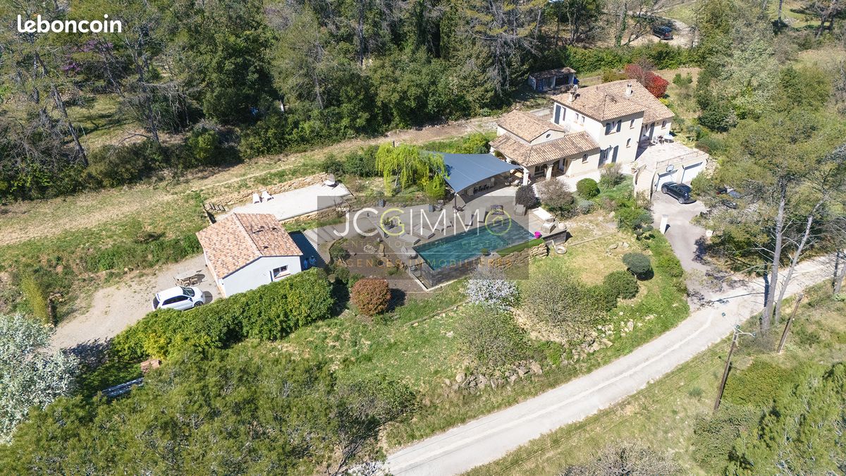 Maison 9 pièces 200 m² · à Carnoules · 200 m² · 649 000 €