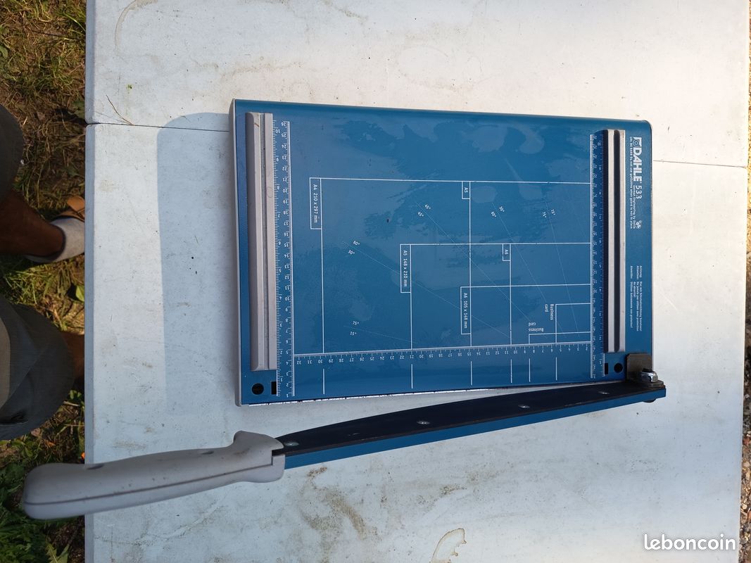Coupe papier (image 1)