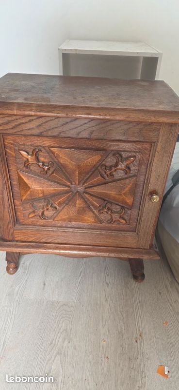Petit meuble ancien en bois (image 1)