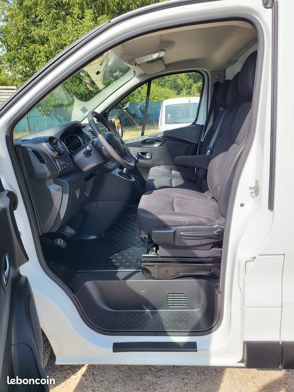 Renault trafic 2l dci 120 l2h1 grand confort (image 2)
