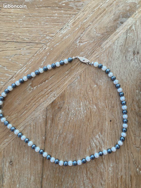 Collier ancien (image 1)
