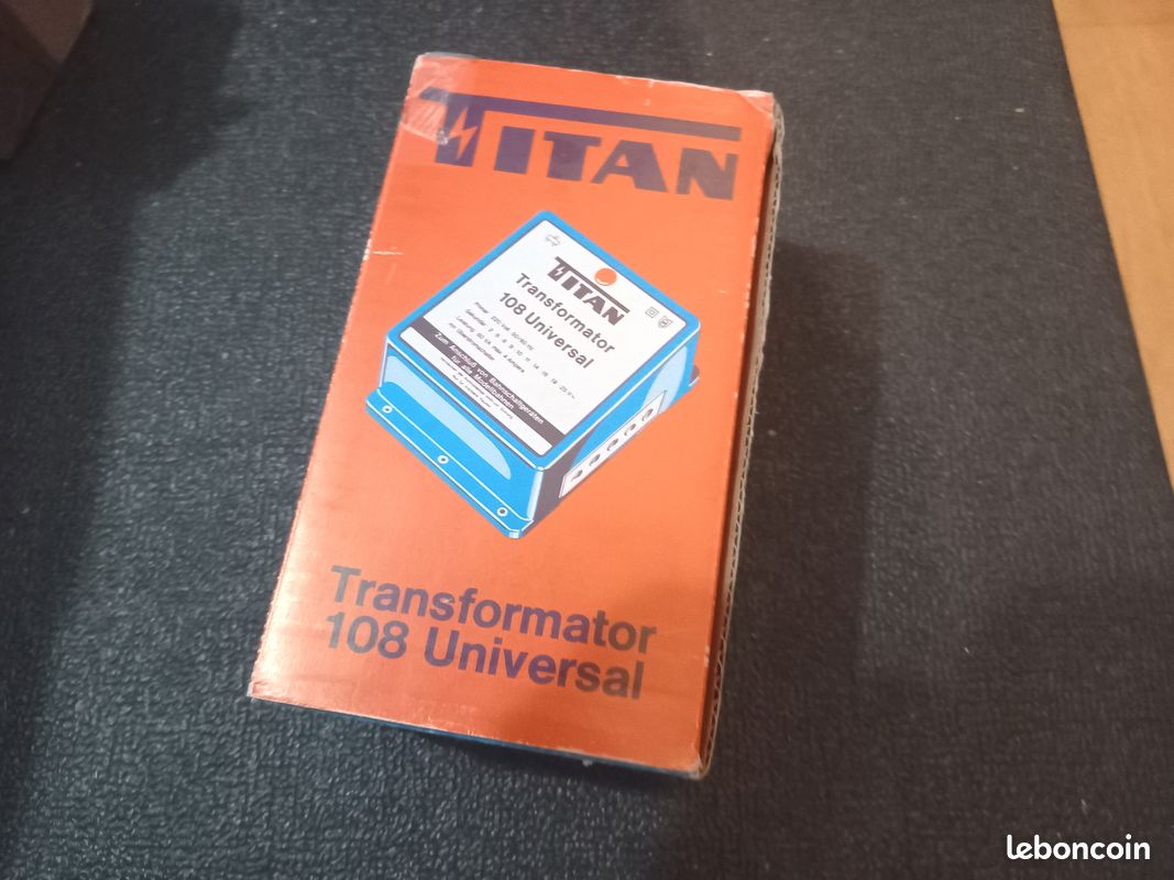 Hornby - R7337 - Transformateur 15 V 4 à Royaume-Uni Plus Adaptateur d'alimentation 15 V, Accessoires pour Rails et Trains de Calibre 00, Compatible avec Certains Modèles de Trains