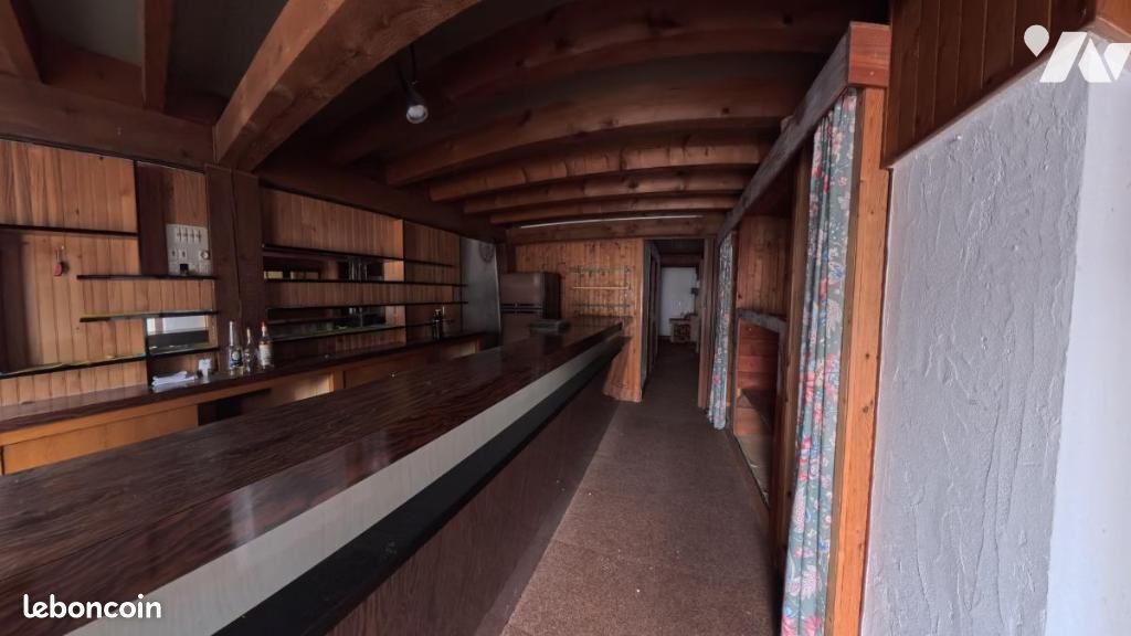 Maison 10 pièces 313 m² · à Lac-des-Rouges-Truites · 313 m² · 250 000 €
