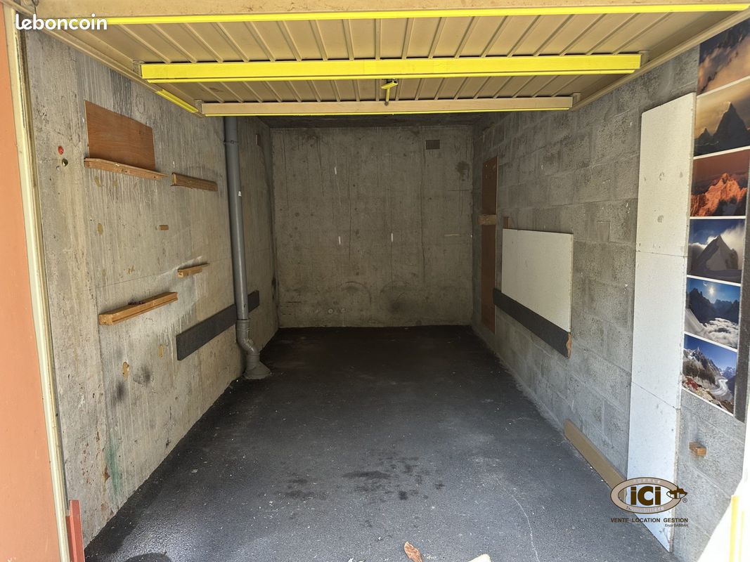 Parking 12 m² · à Annemasse · 12 m² · 105 €