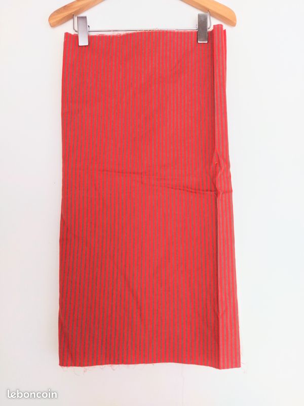 Coupon de tissu coton à rayures rouge et marron (image 3)