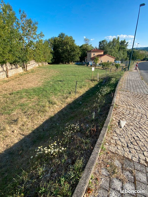 Terrain Rosières (43 - Rouiller) · 37 000 €