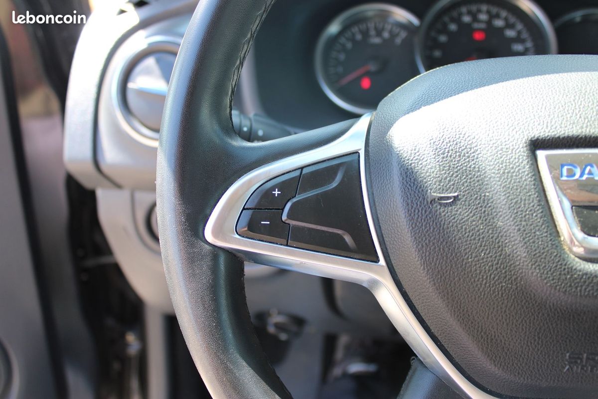 Dacia SANDERO III STEPWAY 95 CV DIESEL 15 ANNIVERSAIRE GPS CAMÉRA CLIM AUTO RÉGULATEUR BLUETOOTH (image 12)