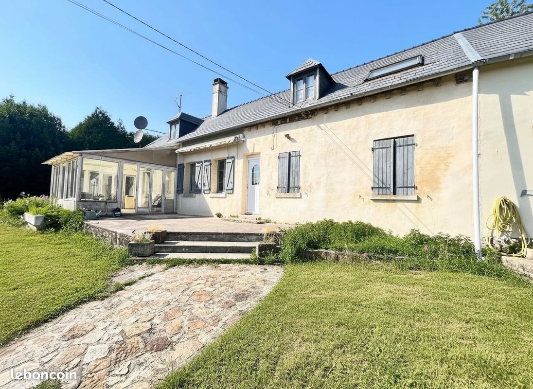 Maison 6 pièces 185 m² · à Grandrû · 185 m² · 165 000 €