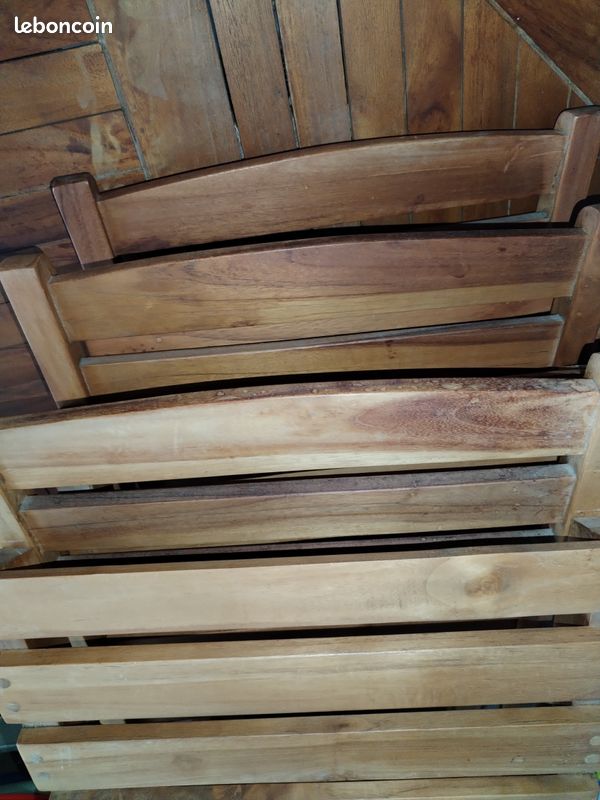 Table et chaises en bois (image 2)