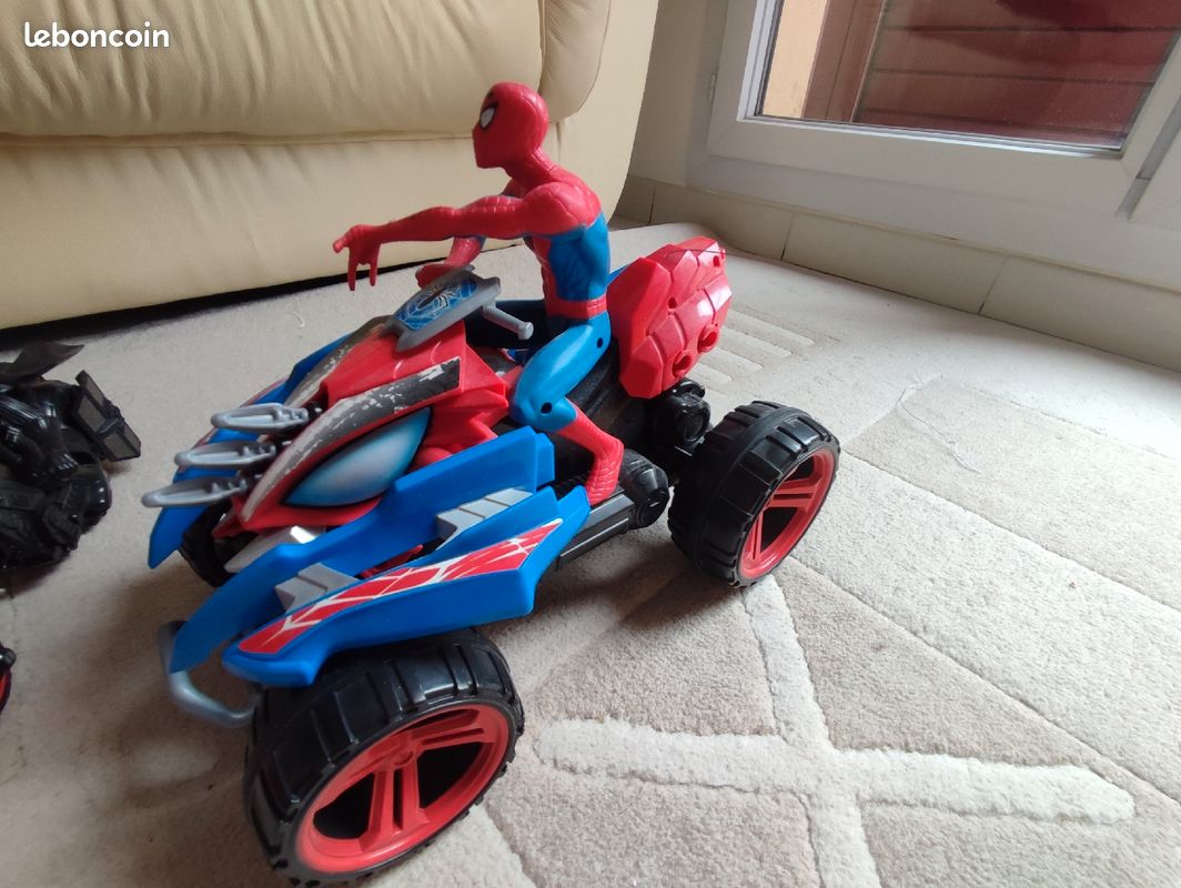 Voiture télécommandée spiderman (image 1)