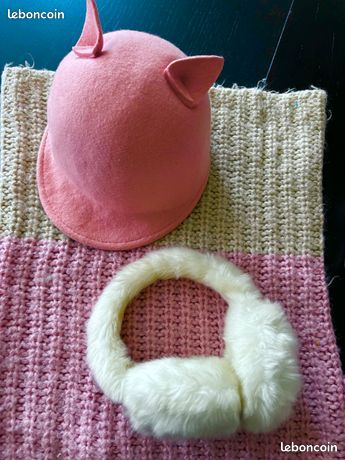 29 pieces Bonnets ,tours de cou, écharpes, gants ,moufles,châles