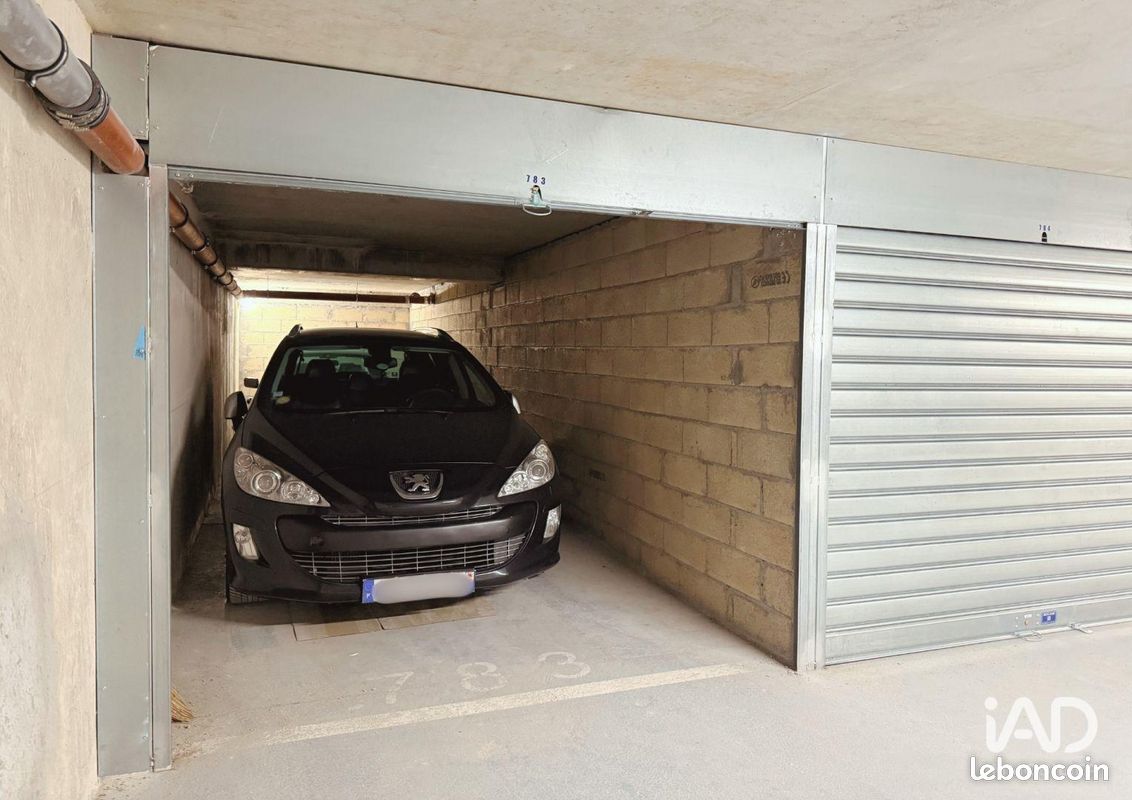 Parking 32 m² · à Paris · 32 m² · 250 €/mois