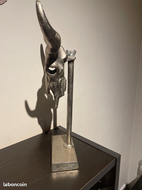 Sculpture Crâne de vache métal vieilli argenté (image 2)