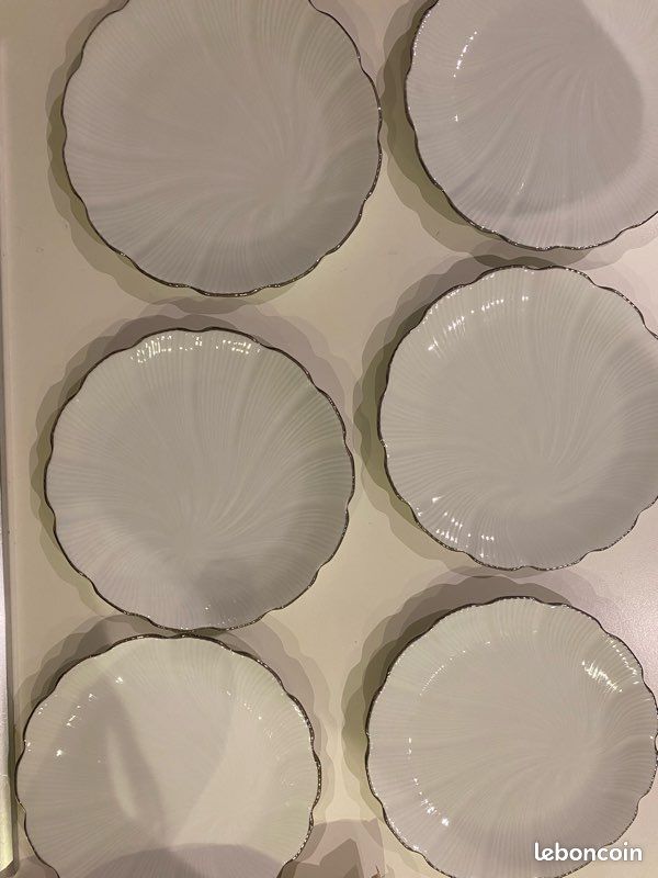 Service de table complet en porcelaine de Limoges L.E.C. R. Leclair – Modèle torsadé – 68 pièces – Blanc et filets argentés (image 17)