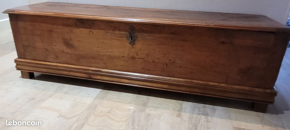 Coffre ancien (image 1)