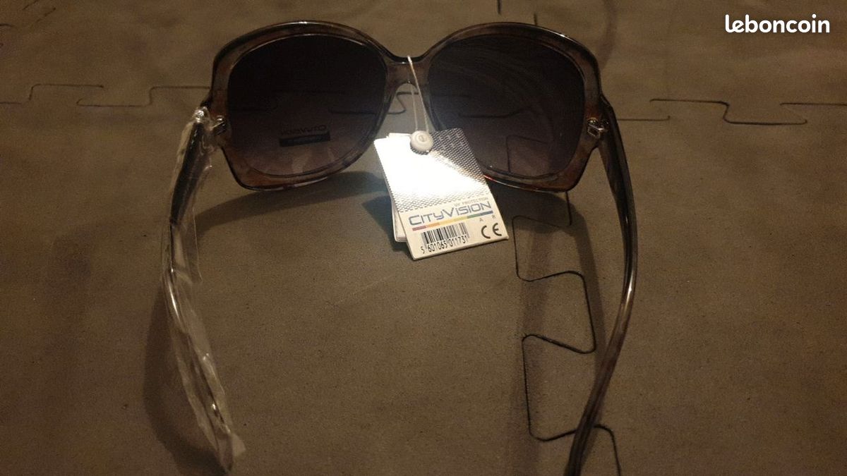Lunettes de soleil neuf à vendre (image 3)